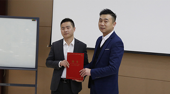 头条！总经理亲自颁发聘书，科恩电器商学院迎来新校长！