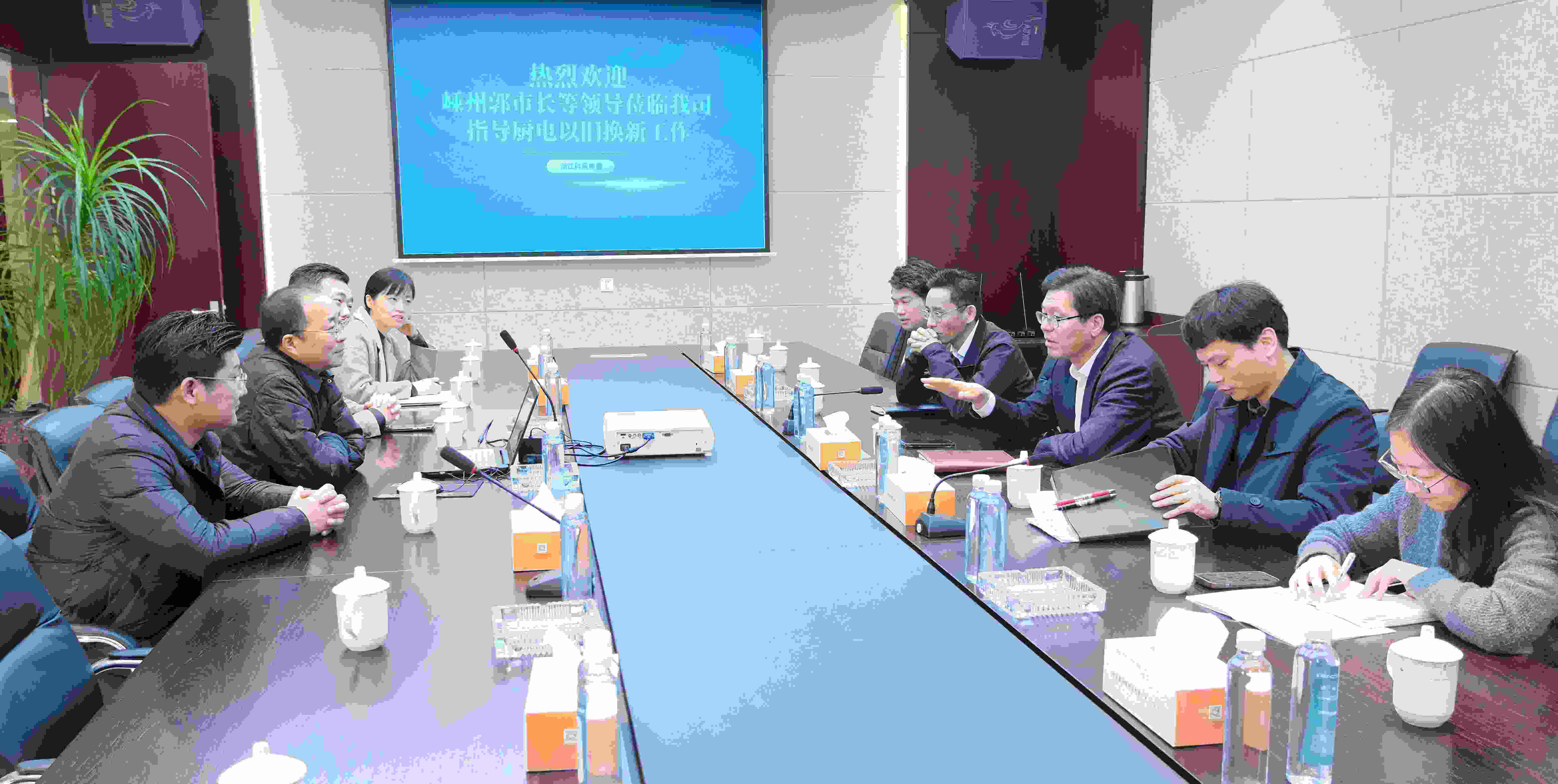 嵊州‌市副市长郭伟锋，商务局领导一行莅临科恩调研厨电以旧换新工作！